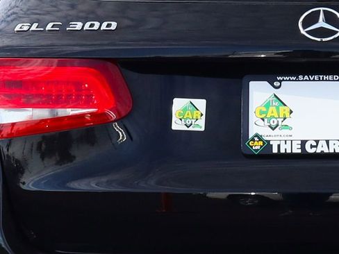 Used 2018 Mercedes-Benz GLC 300 w/ Premium Package image 19