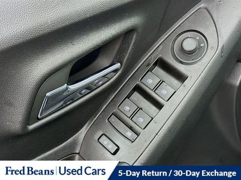 Used 2022 Chevrolet Trax LT w/ Driver Confidence Package image 19