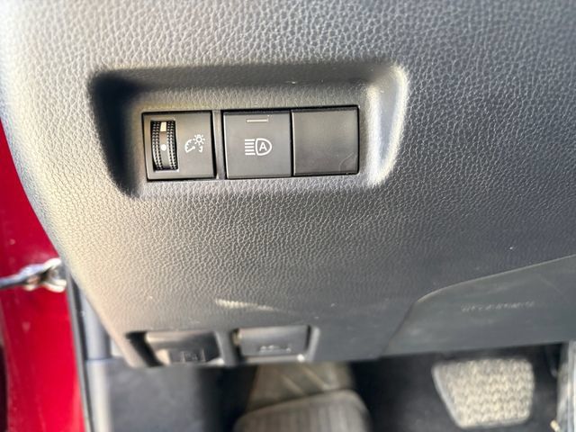 Used 2024 Toyota RAV4 LE AWD/4WD image 25