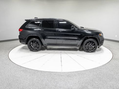 Used 2019 Jeep Grand Cherokee Altitude AWD/4WD image 8