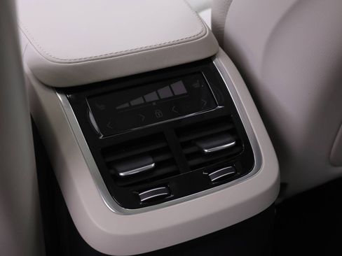 Certified 2023 Volvo XC90 T8 Plus AWD/4WD image 15