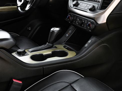 Used 2019 GMC Acadia Denali w/ Technology Package image 28