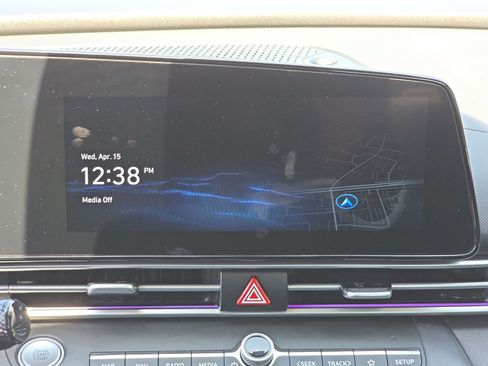 Used 2022 Hyundai Elantra Limited FWD image 20