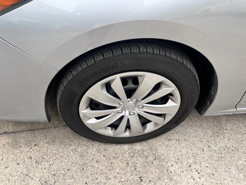 Used 2019 Subaru Impreza 2.0i w/ Eyesight image 9