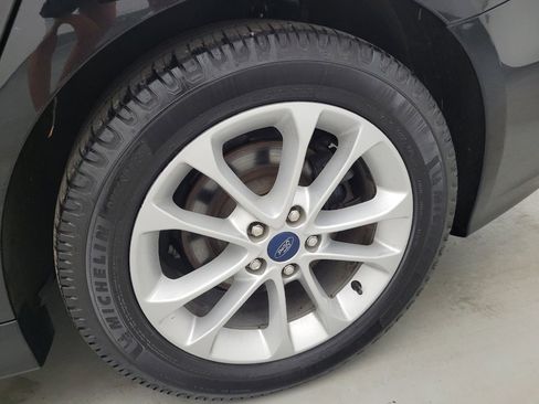 Used 2019 Ford Fusion SE FWD image 31