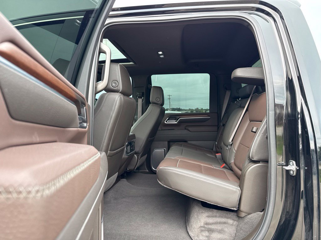 Used 2025 GMC Sierra 3500 Denali w/ Denali Reserve Package AWD/4WD image 23
