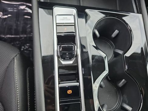 Used 2024 Volkswagen Atlas SE FWD image 29