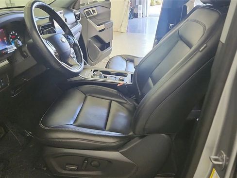 Used 2022 Ford Explorer XLT w/ Equipment Group 202A AWD/4WD image 23
