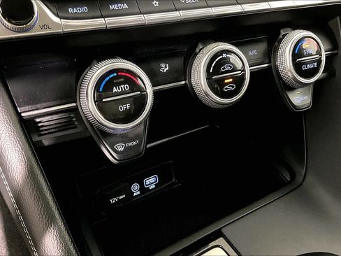 Used 2020 Genesis G70 2.0T image 34