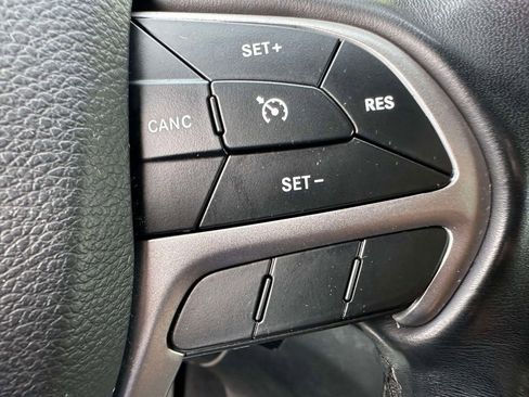 Used 2021 Jeep Grand Cherokee Laredo AWD/4WD image 26
