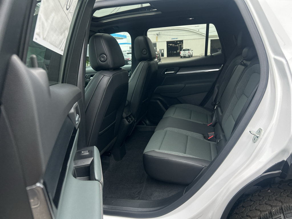 New 2027 GMC Terrain AT4 w/ Technology Package II AWD/4WD image 31