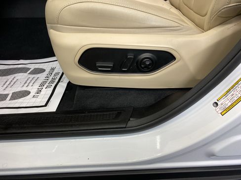 Certified 2024 Jeep Grand Cherokee Limited w/ Luxury Tech Group II image 13