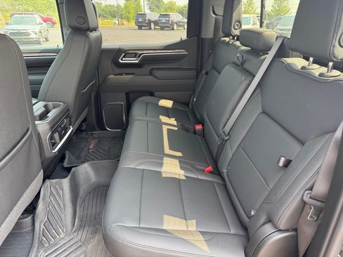Used 2026 Chevrolet Silverado 1500 LTZ AWD/4WD image 7