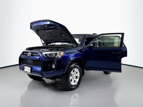 Used 2022 Toyota 4Runner SR5 Premium w/ Moonroof Package AWD/4WD image 19