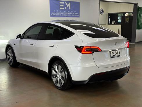 Used 2021 Tesla Model Y Long Range AWD/4WD image 5