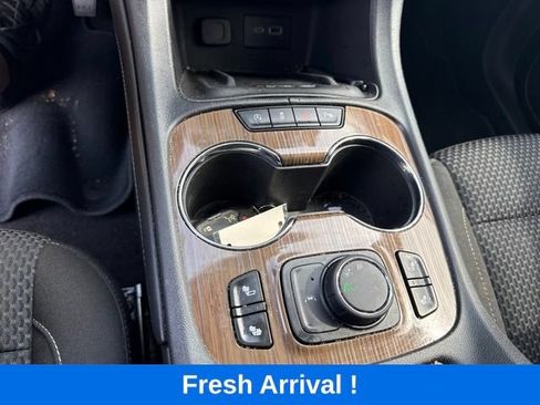 Used 2023 GMC Acadia SLE w/ Driver Convenience Package FWD image 8