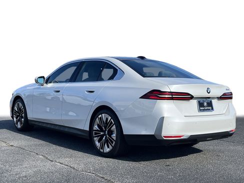 Certified 2025 BMW 530i 530i w/ Premium Package image 25