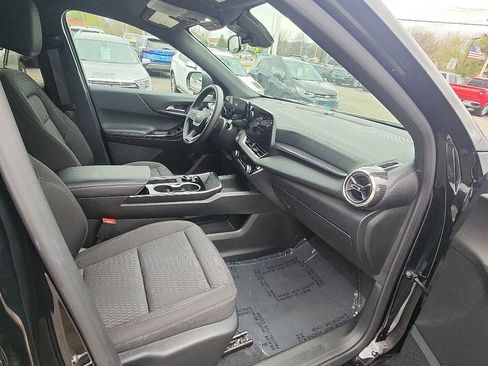 Used 2026 Chevrolet Equinox LT AWD/4WD image 16