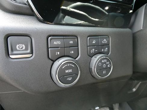 Used 2025 Chevrolet Silverado 2500 ZR2 AWD/4WD image 27
