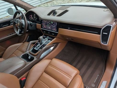 Certified 2023 Porsche Cayenne Turbo S AWD/4WD image 35