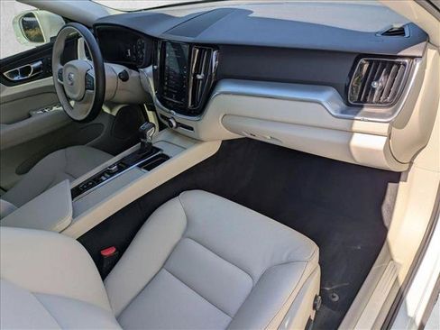 Used 2019 Volvo XC60 T5 Momentum FWD image 22