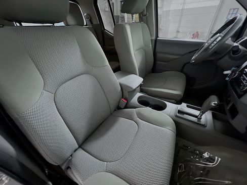 Used 2018 Nissan Frontier SV image 28