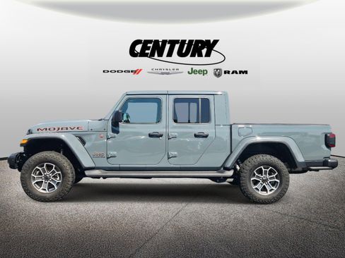 Used 2024 Jeep Gladiator Mojave AWD/4WD image 7