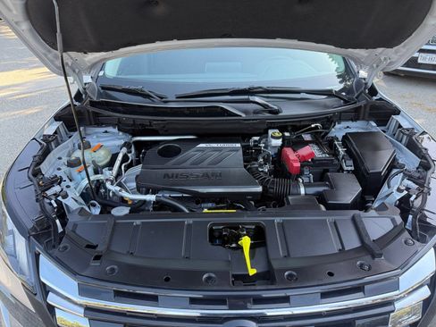 Used 2025 Nissan Rogue SV FWD image 24