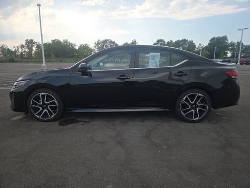 Used 2025 Nissan Sentra SR FWD image 11