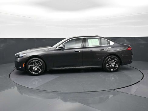 New 2026 BMW 530i RWD image 8