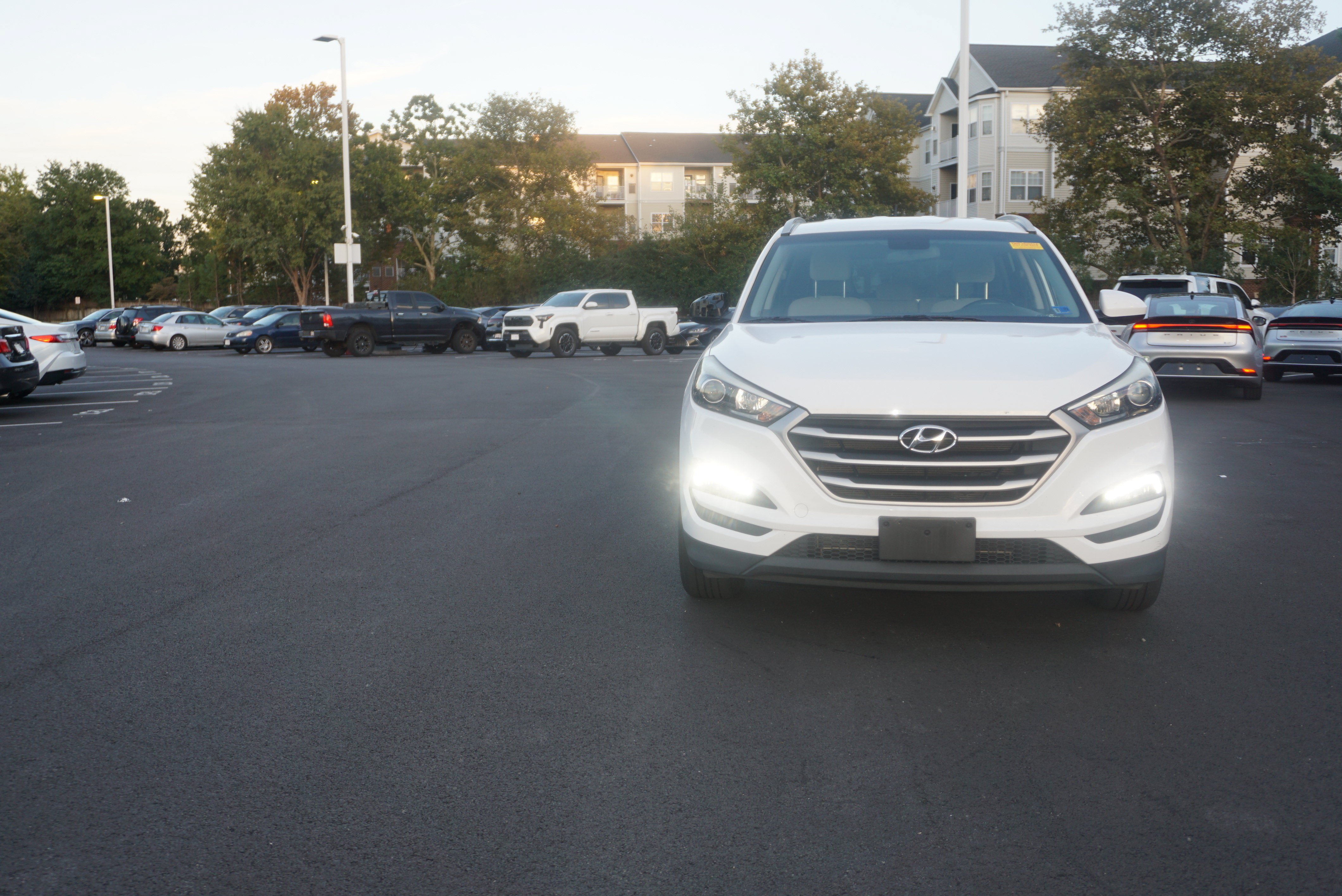 Used 2017 Hyundai Tucson SE w/ SE Popular Package 02 AWD/4WD image 2