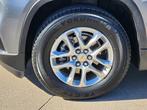 Used 2020 Chevrolet Traverse LT image 18