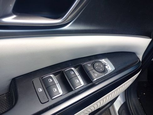 Used 2022 Kia Carnival LX FWD image 10