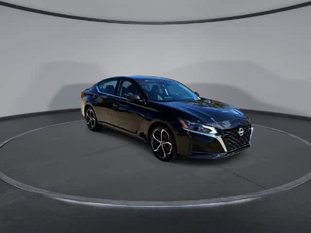 Used 2023 Nissan Altima 2.5 SR AWD/4WD image 2