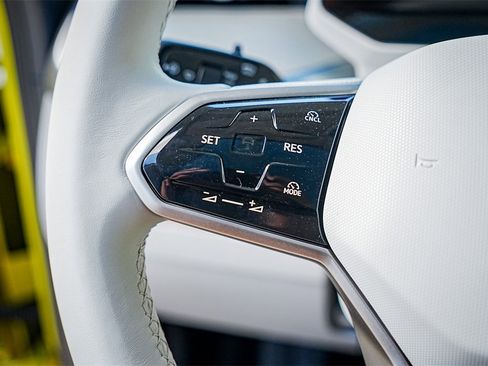 New 2025 Volkswagen ID. Buzz Pro S Plus image 16