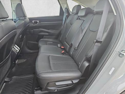 Used 2024 Kia Sorento S w/ Panoramic Sunroof Package image 9