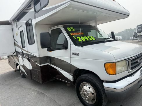 Used 2005 Ford E-350 and Econoline 350 Super Duty RWD image 4