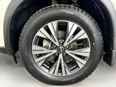 Used 2023 Nissan Rogue SV FWD image 11