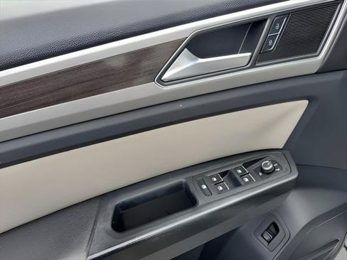 Used 2018 Volkswagen Atlas SEL FWD image 18
