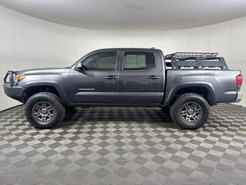Used 2019 Toyota Tacoma TRD Off-Road AWD/4WD image 7