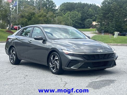Used 2025 Hyundai Elantra Sport FWD image 4