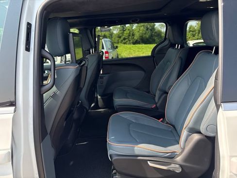 New 2027 Chrysler Pacifica Pinnacle AWD/4WD image 23