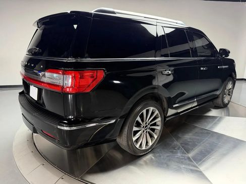 Used 2018 Lincoln Navigator Select AWD/4WD image 2