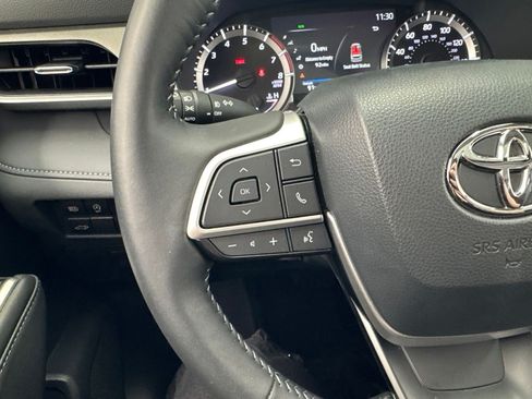 Used 2023 Toyota Highlander XLE AWD/4WD image 21