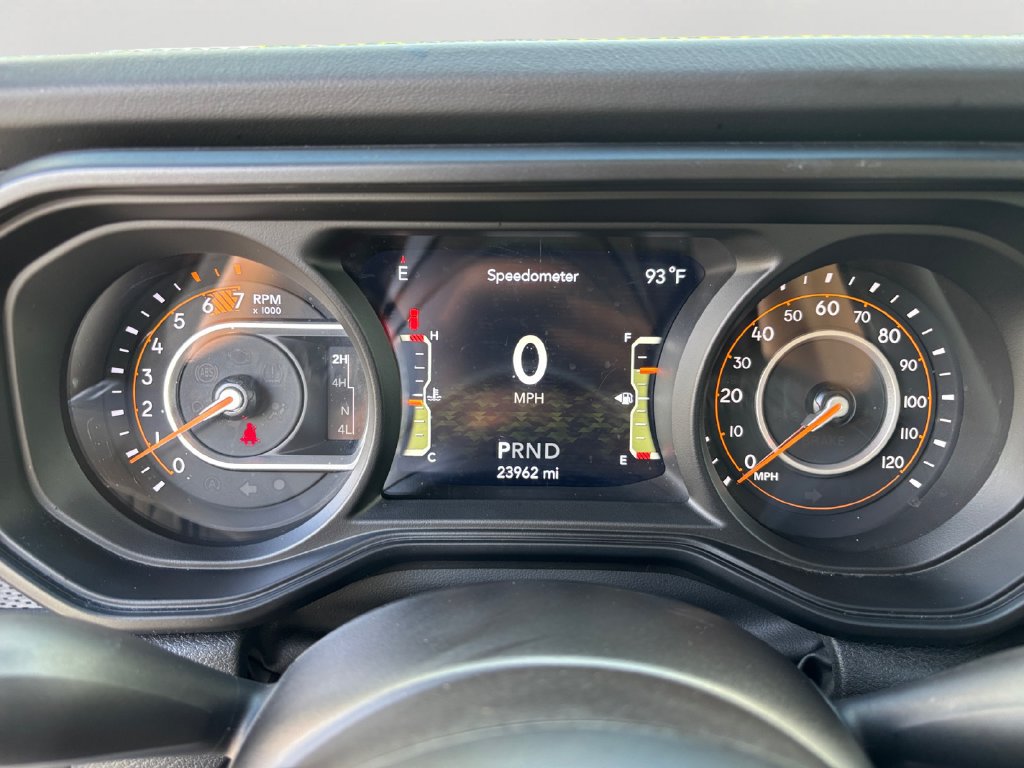 Used 2025 Jeep Wrangler Unlimited Rubicon w/ Convenience Group AWD/4WD image 29