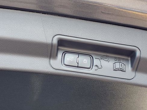 Used 2020 Ford Explorer XLT w/ Equipment Group 202A image 23