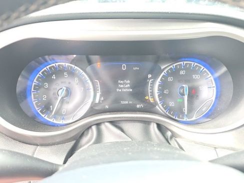 Used 2023 Chrysler Pacifica Touring-L FWD image 12