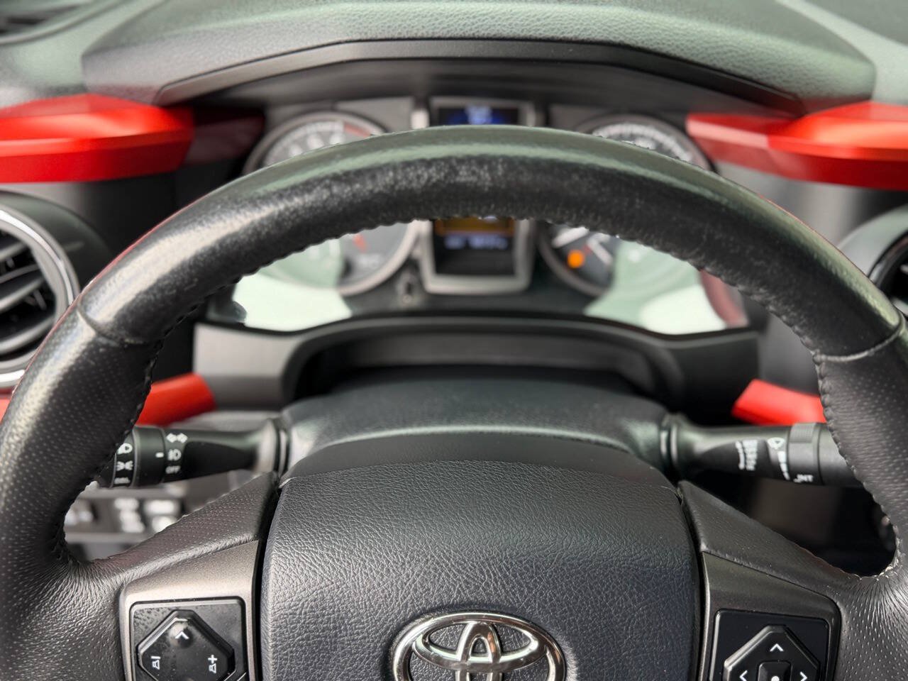 Used 2017 Toyota Tacoma TRD Sport w/ Tow Package AWD/4WD image 13