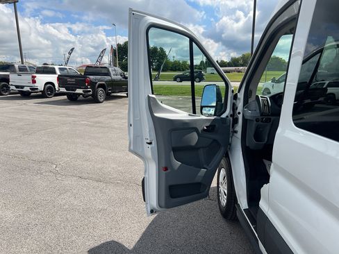 Used 2018 Ford Transit 150 XLT image 16