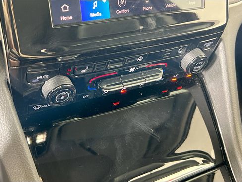 Used 2022 Jeep Grand Cherokee Limited image 15